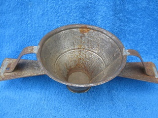 Siivilimissuppilo levikkeill, vanha peltiesine, S450