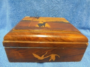 Vanha koristeellinen puinen rasia, S67