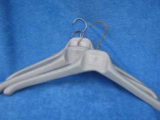 Harmaat muovihenkarit 3kpl, Turku- Pyrkij, S873