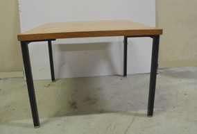 Pieni olohuoneen pöytä, sohvapöytä, metallijalat, H50