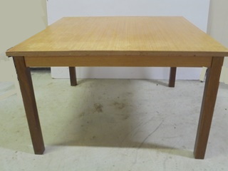 Olohuoneen pöytä, sohvapöytä, puujalat, H45