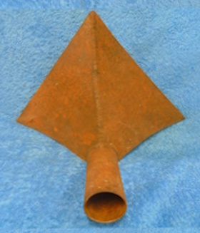 Iso vanha ruosteinen kuokan ter�, kynt�, T246