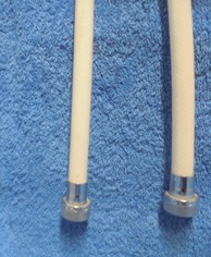 Oras, valkoinen muovinen suihkuletku, pituus noin 150cm,T541