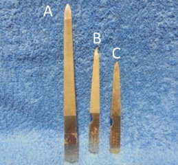 Metallinen vanha kynsiviila, Triple cut, V947