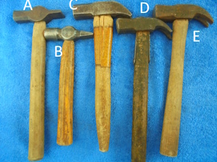 Vanha puuvartinen vasara, harjap��vasara tai sorkkavasara, T172